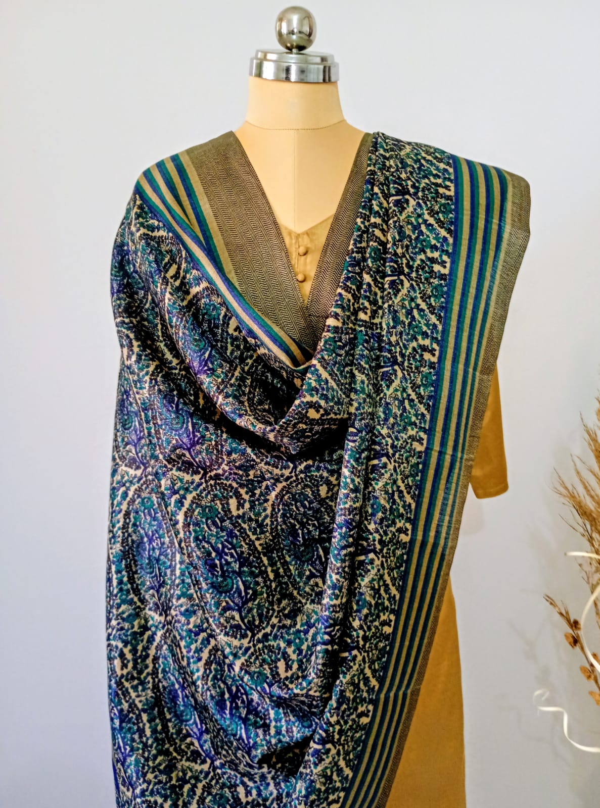 Silk Paisley Print Dupatta in Teal