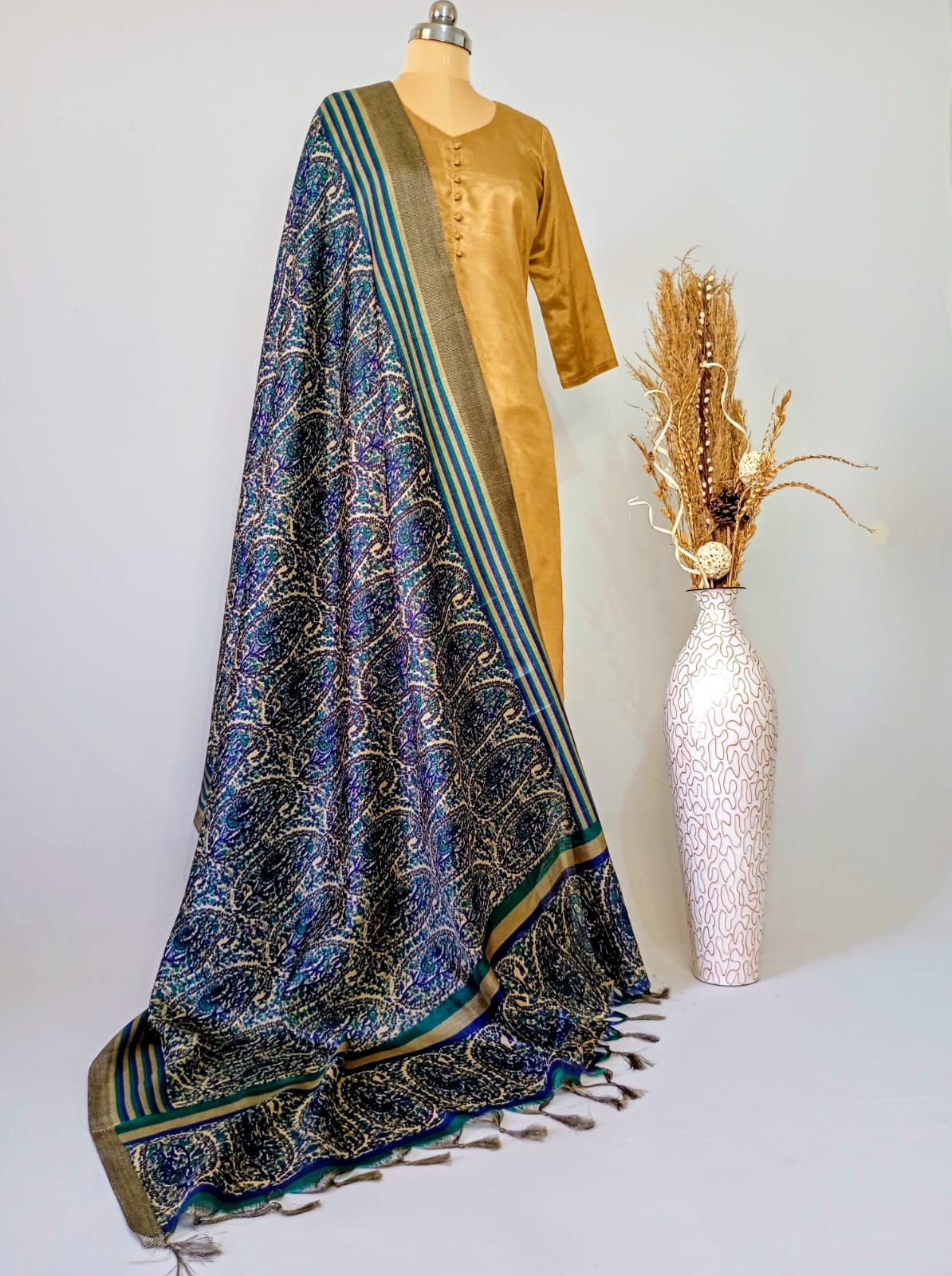 Silk Paisley Print Dupatta in Teal