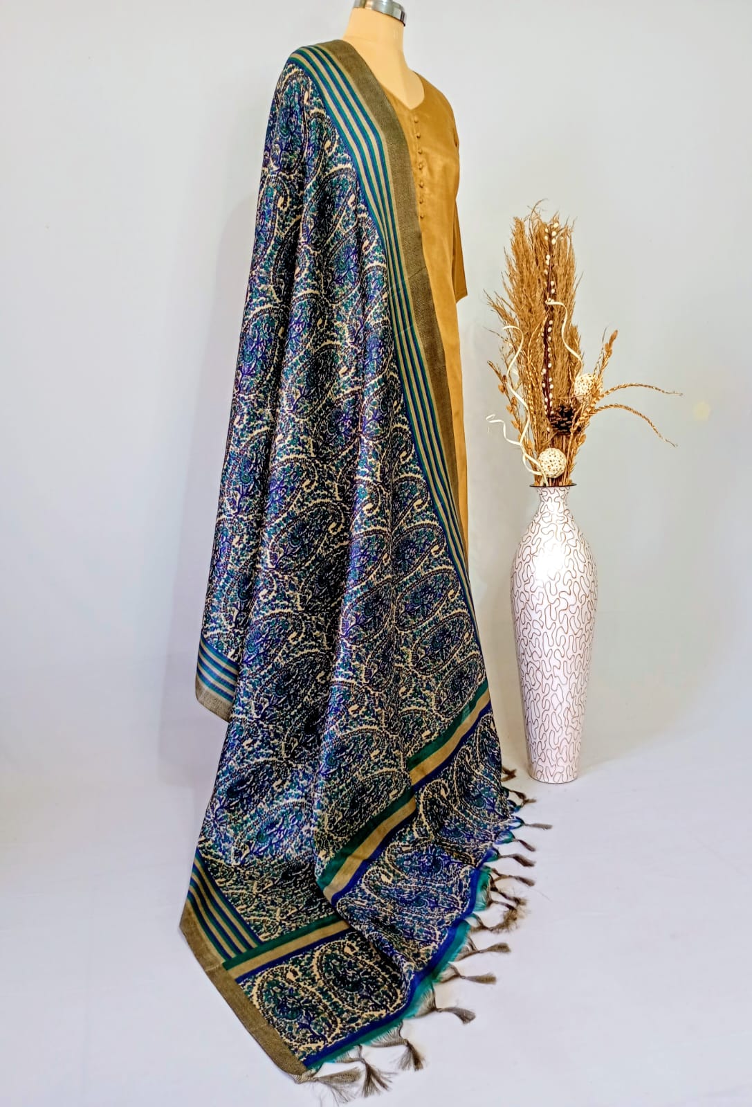Silk Paisley Print Dupatta in Teal
