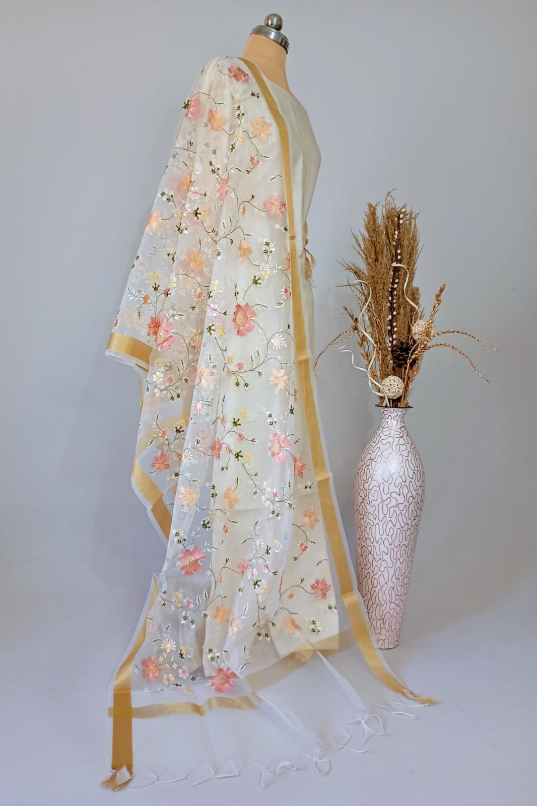Off-white Organza dupatta in Kashidakari