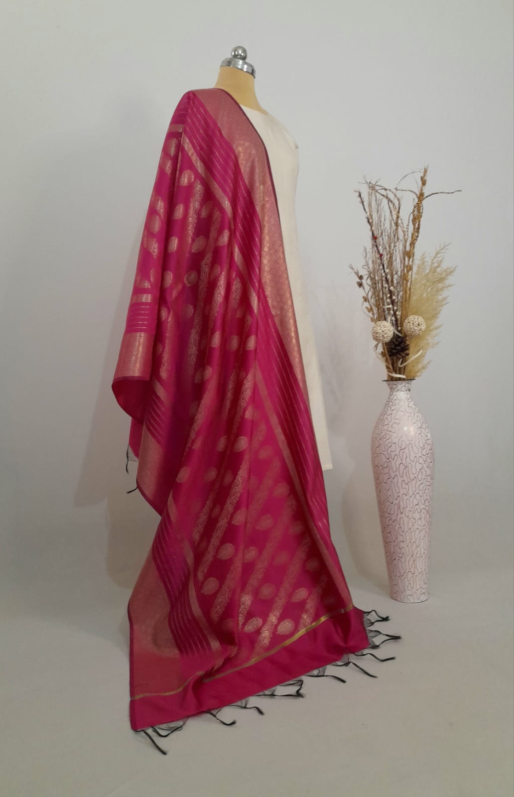 Banarasi Tapeta Silk Magenta Dupatta